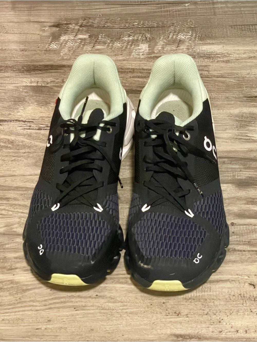 Size 9 On Cloudflyer tennis shoes in Black/White/Green